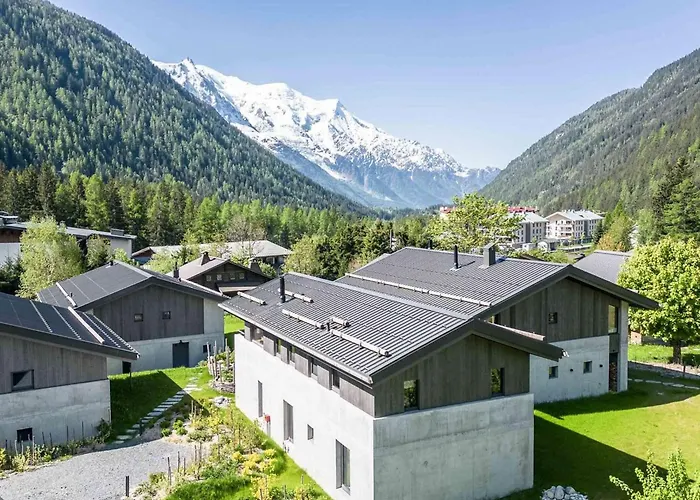 Chalet Contemporain Avec Sauna, Cheminée, Et Grand Jardin - Fr-1-343-243 *