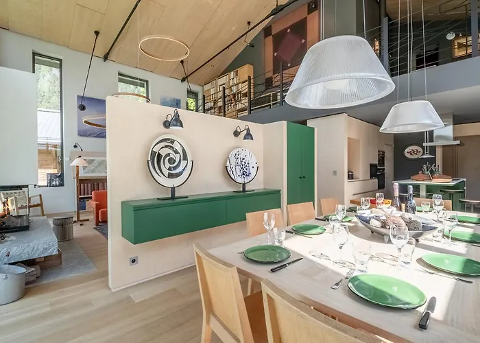 Contemporain Avec Sauna, Cheminée, Et Grand Jardin - Fr-1-343-243 Chalet *